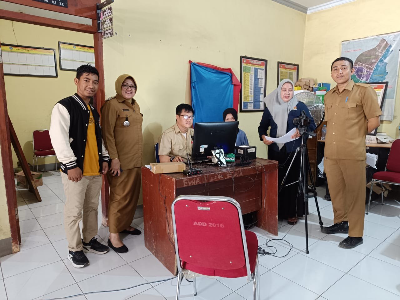 Camat Bajeng Hadiri Perekaman KTP Bagi Pemilih Pemula di Desa Panciro